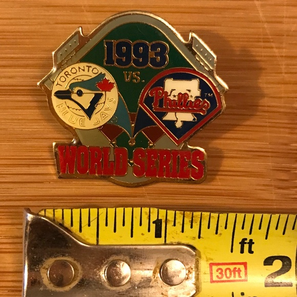 1993 World Series Pin - Bluejays Vs. Phillies - Picture 2 of 3